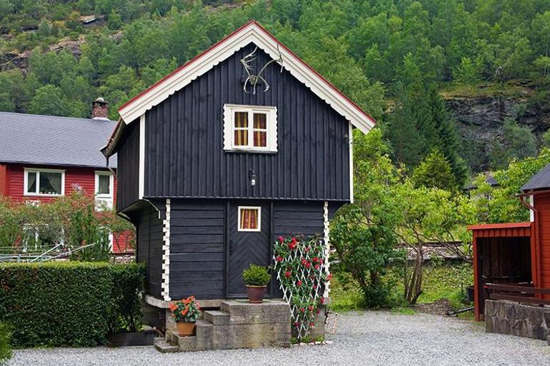 Norveç'in geleneksel siyah dış cepheleri