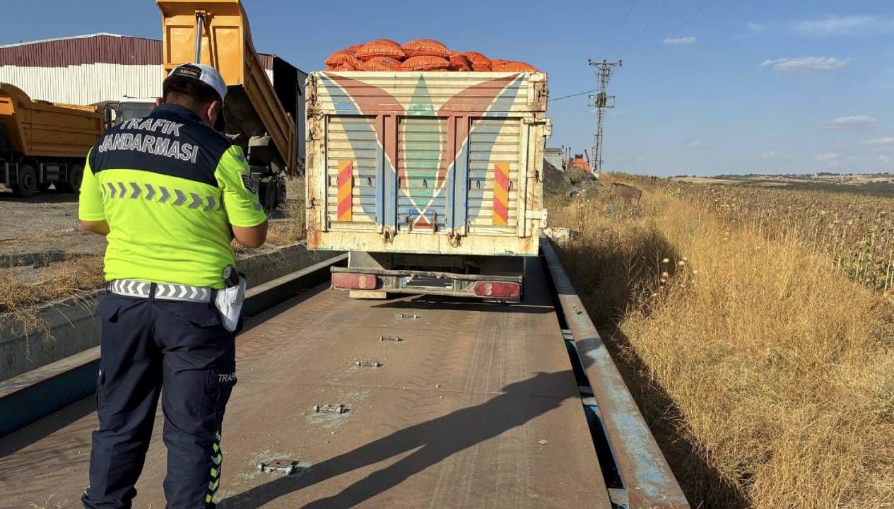 Taşıma sınırını aşan kamyon sürücüsüne ceza