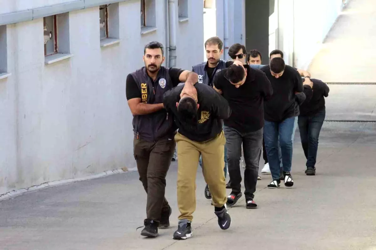 Adana’da Otomobil Dolandırıcılığı Operasyonu: 6 Şüpheli Tutuklandı