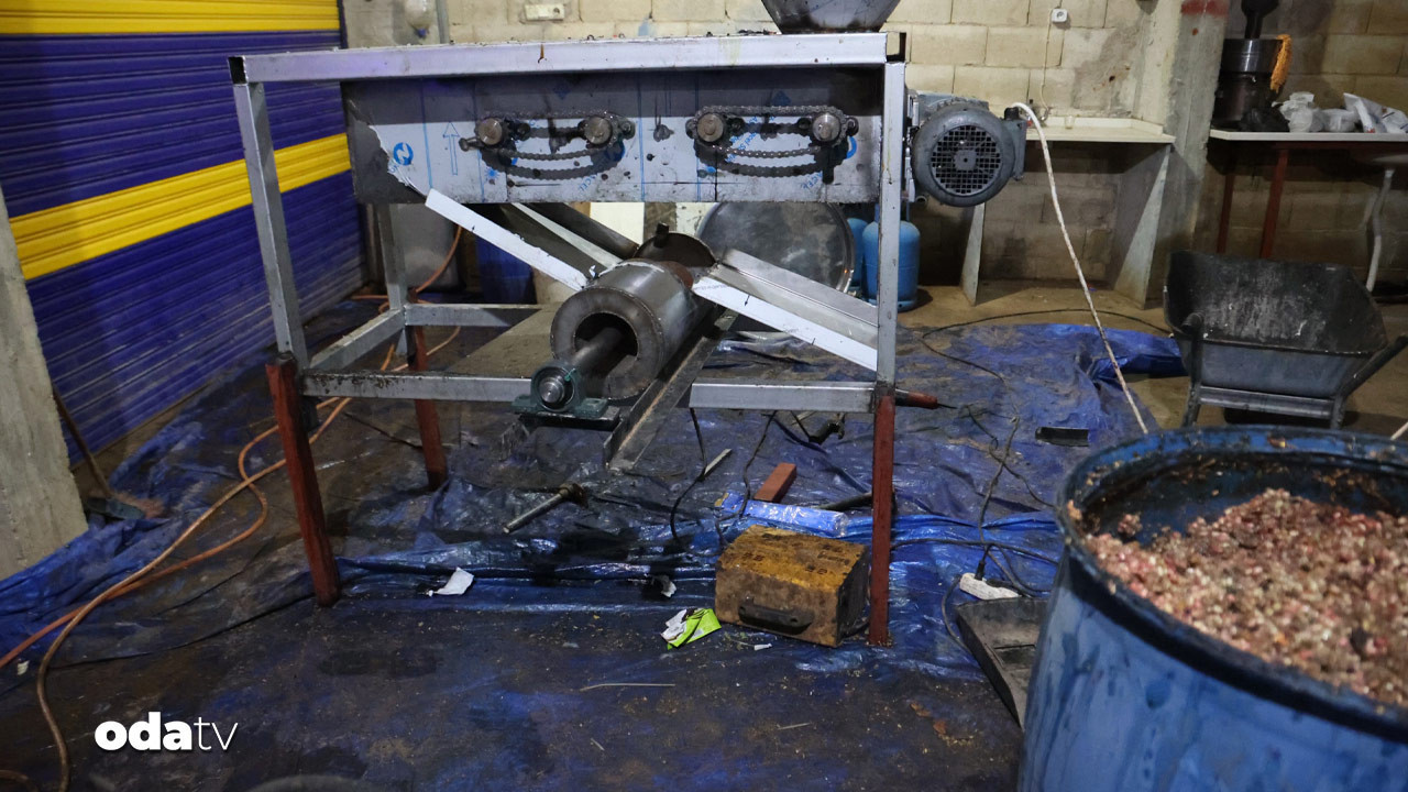 Nar ekşisi imalathanesinde iğrenç görüntü