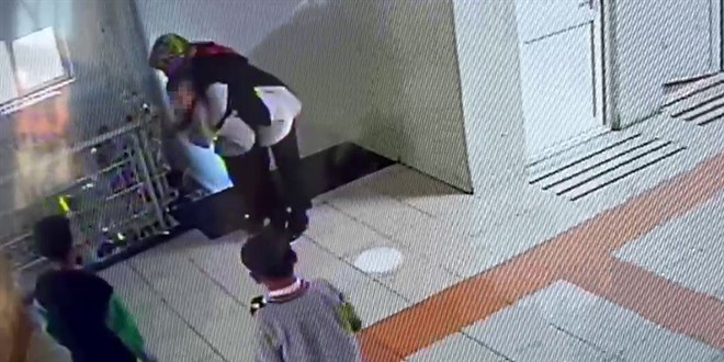 Okulda nefes borusuna yiyecek kaçan öğrenci, öğretmenin müdahalesiyle kurtuldu