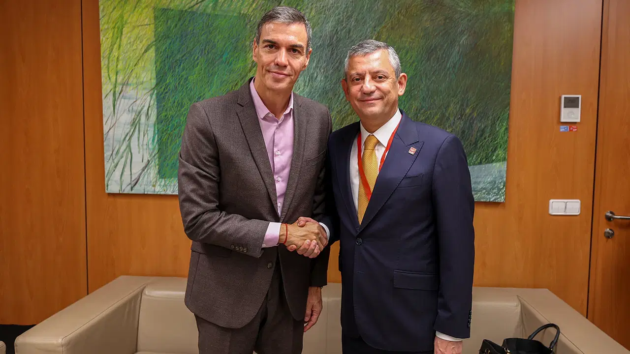 Özgür Özel, İspanya Başbakanı Pedro Sanchez ile bir araya geldi
