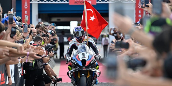 Toprak Razgatlıoğlu 3. kez dünya şampiyonu