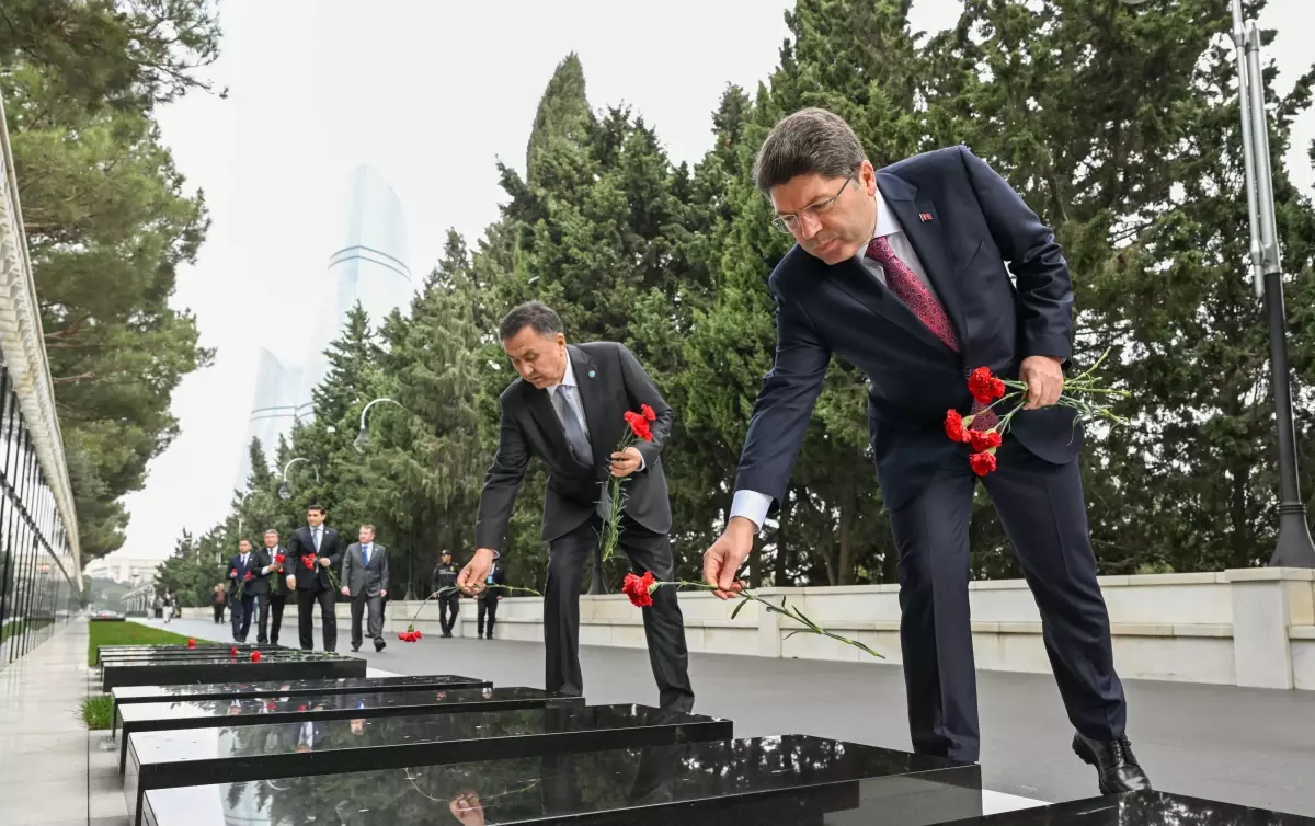 Adalet Bakanı Yılmaz Tunç, Azerbaycan’da Türkiye’nin Bakü Büyükelçiliği’ni Ziyaret Etti