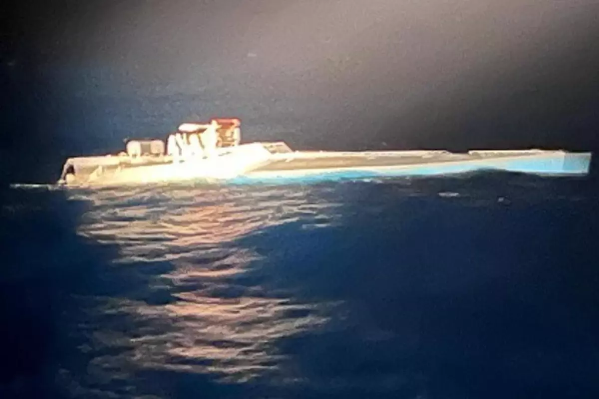 Atlas Okyanusu’nda 1,7 ton uyuşturucu madde taşıyan denizaltı ele geçirdi