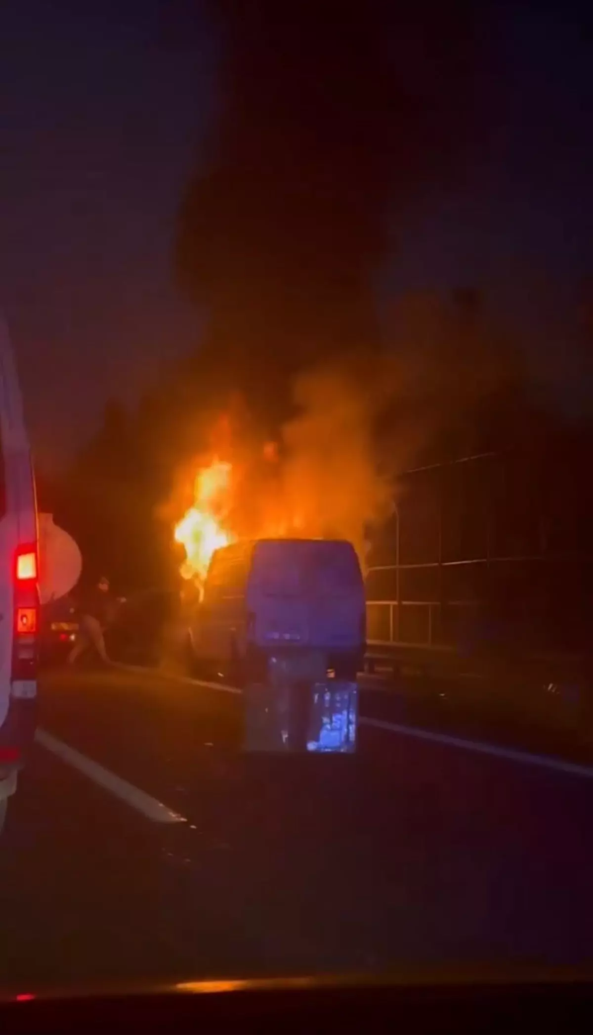 Beşiktaş’ta Minibüste Yangın Çıktı