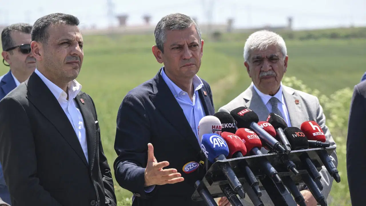 İBB iddianamesi sonrası ilk hamle: Özgür Özel, Silivri’de İmamoğlu’nu ziyaret ediyor