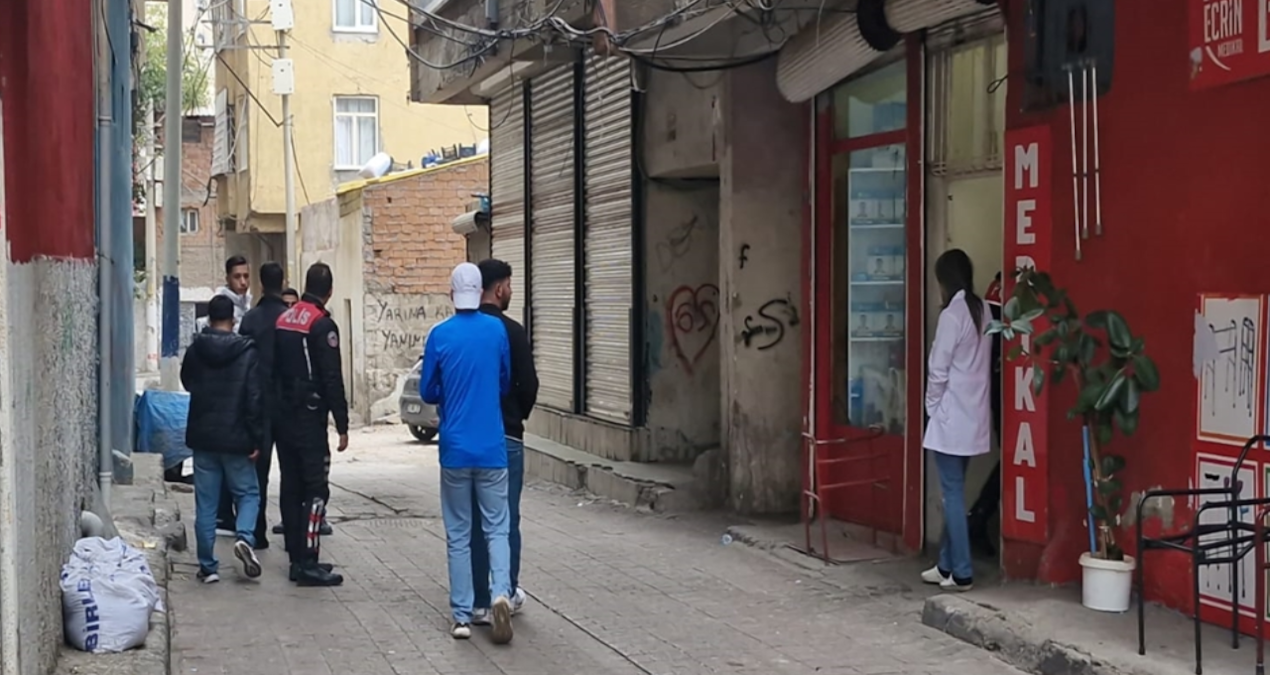 Medikal dükkanına silahlı saldırı: 2 yaralı