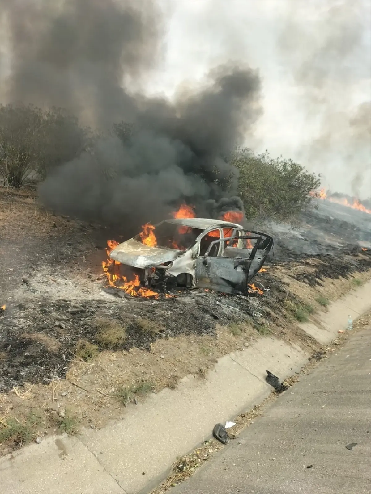 Mersin’de Otomobil Yangını
