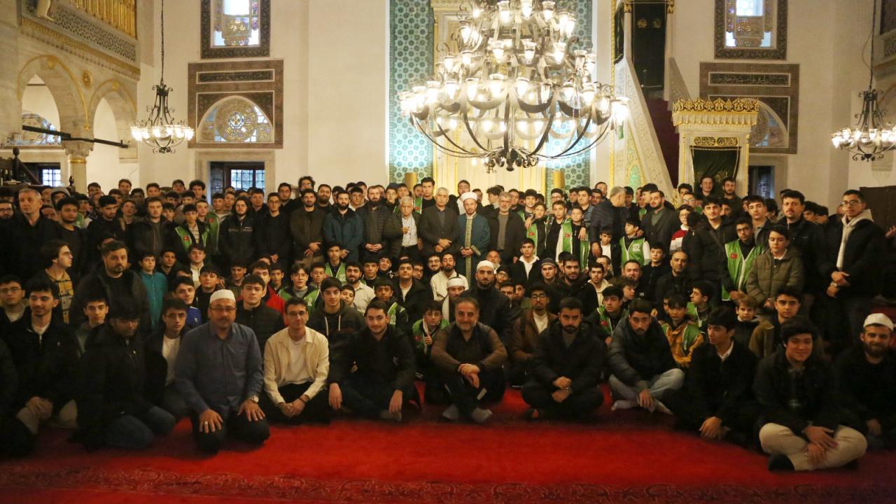 52 ilde 3 bin 200 liseli genç, sabah namazında buluştu
