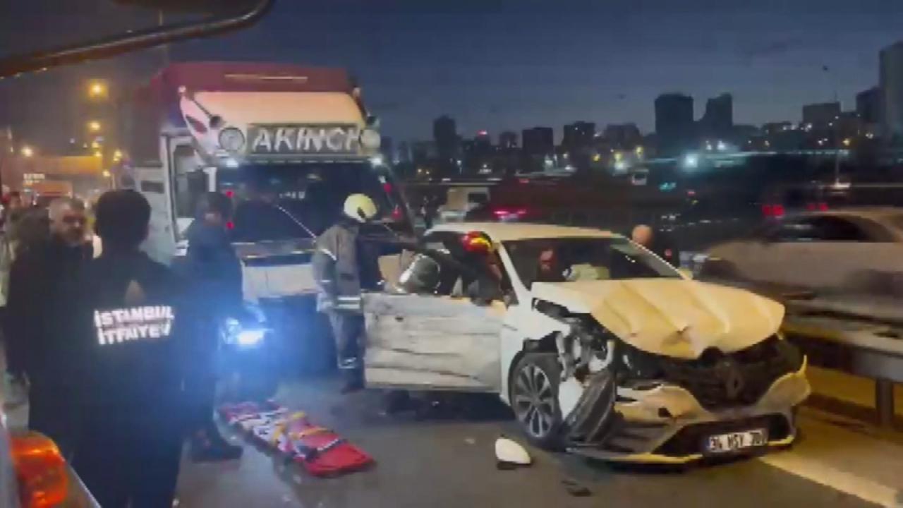 Bağcılar’da zincirleme kaza: Yaralılar var! Trafik kilitlendi…