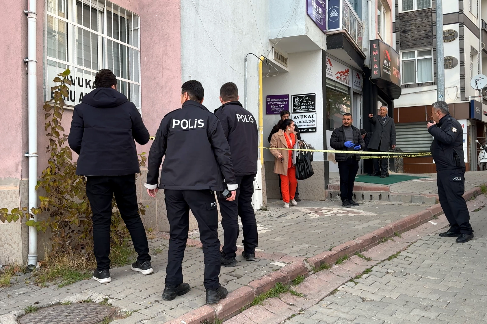 Boşanma aşamasındaki kadına kayınpederinden saldırı. Kız kardeşini öldürdü