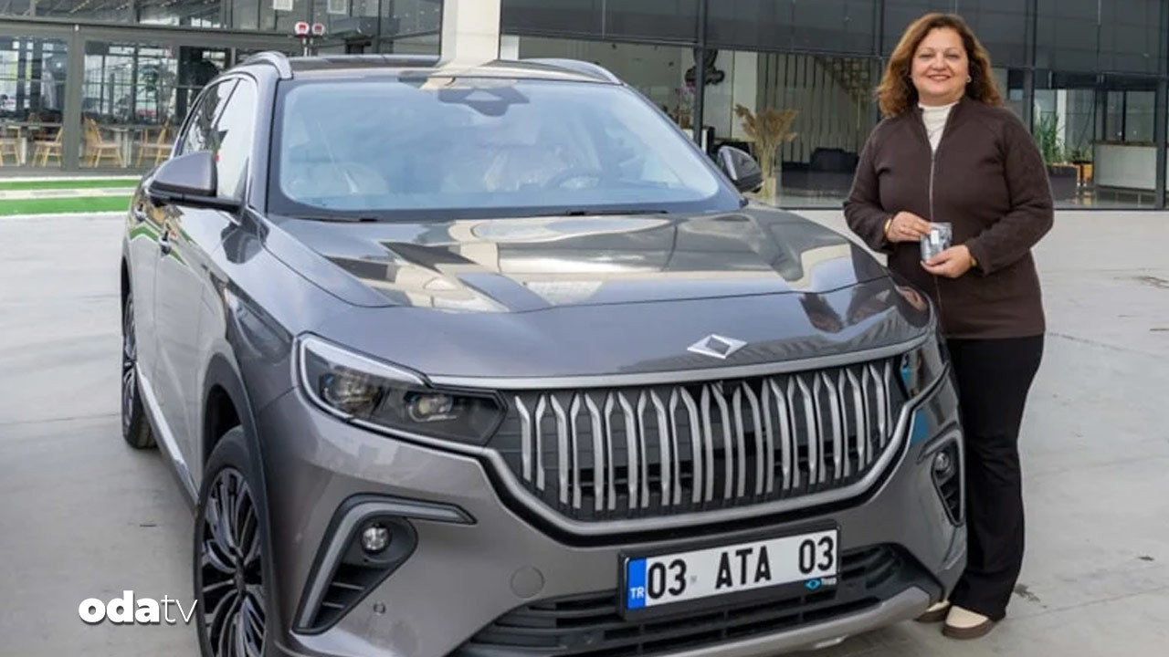 CHP’li Burcu Köksal TOGG aldı: ATA plaka