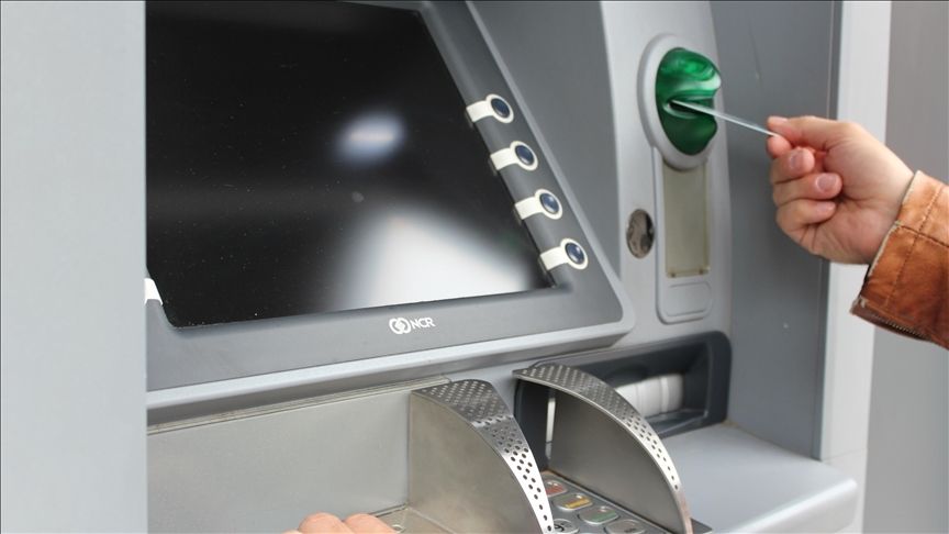 Kartının ATM’de kalmasına kızıp güvenlik görevlisini bıçakladı