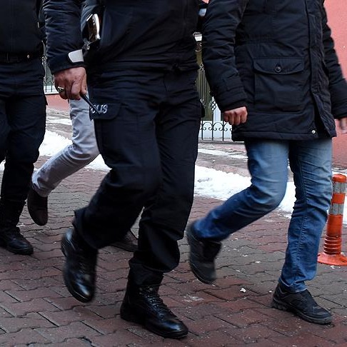 Liseli kız çocuklarına yapay zekayla tuzak. 2 tutuklama