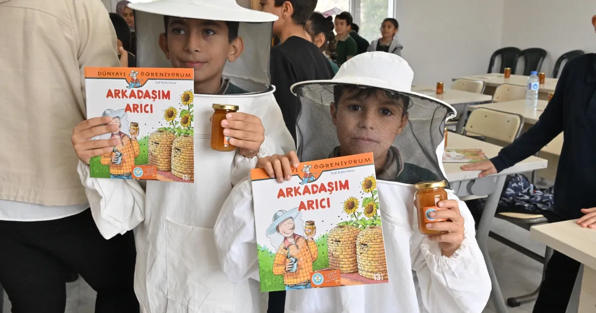 Manisa’da miniklere arıların dünyası tanıtılıyor