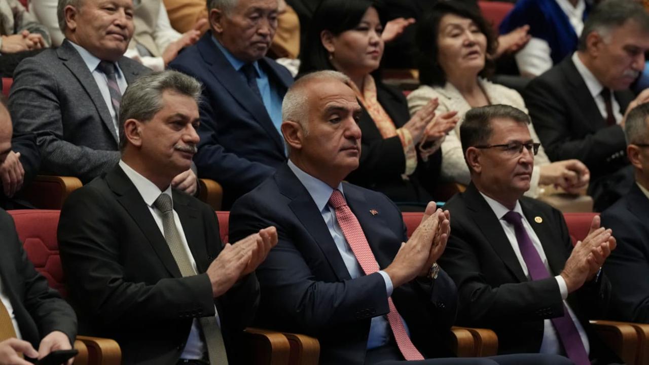 Türk diline hizmet edenler ödüllendirildi!