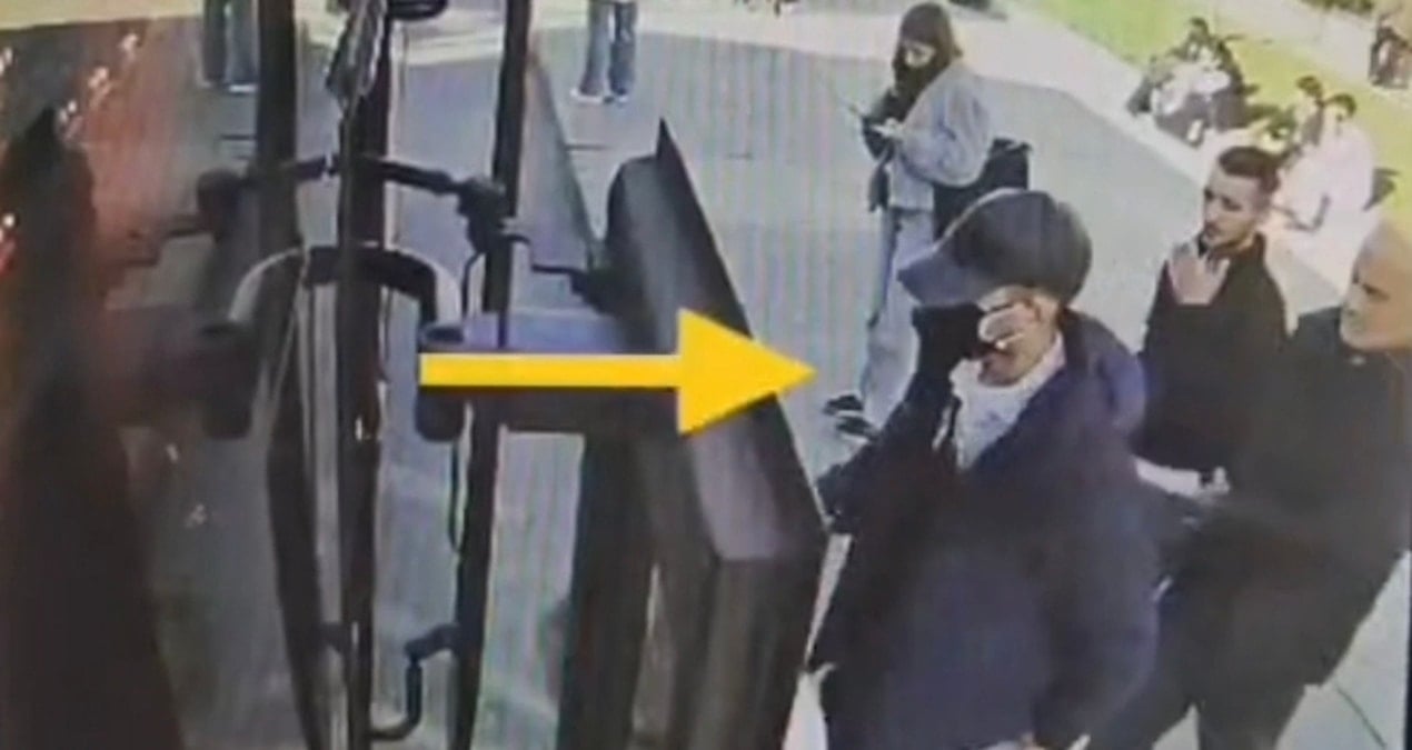 Yolcular nefes alma derdindeyken onlar yankesicilik yapmış! Yolcunun parasını böyle çalmışlar