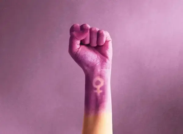 2,5 aylık bebek iki gün boyunca emniyet önünde emzirilmeyi bekledi