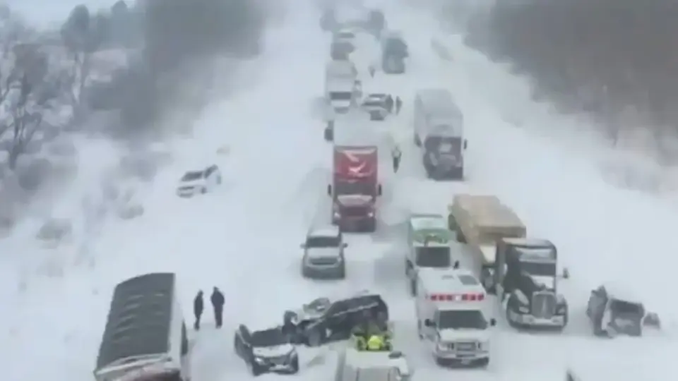 ABD’nin Michigan eyaletinde 100’den fazla araç birbirine girdi