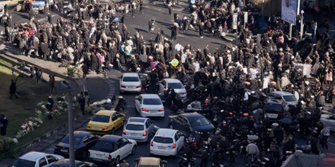 İran’da protestolar silahlı çatışmaya dönüştü: Ölü ve yaralılar var!