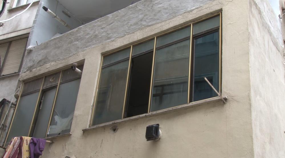 İstanbul’da 4 katlı binada yangın. Bir can kaybı var