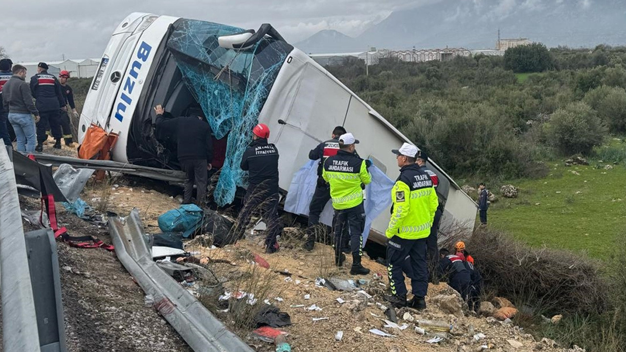 Antalya'da 10 kişinin öldüğü otobüs kazasında '4 gün' detayı! Aileler adli tıp önünde fenalık geçirdi