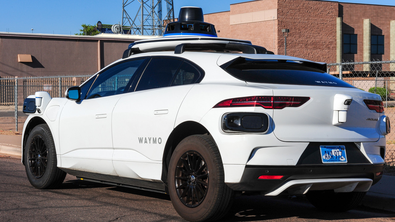 Google'ın robot taksilerinden bir kaza daha: Bu kez çocuğa çarptı