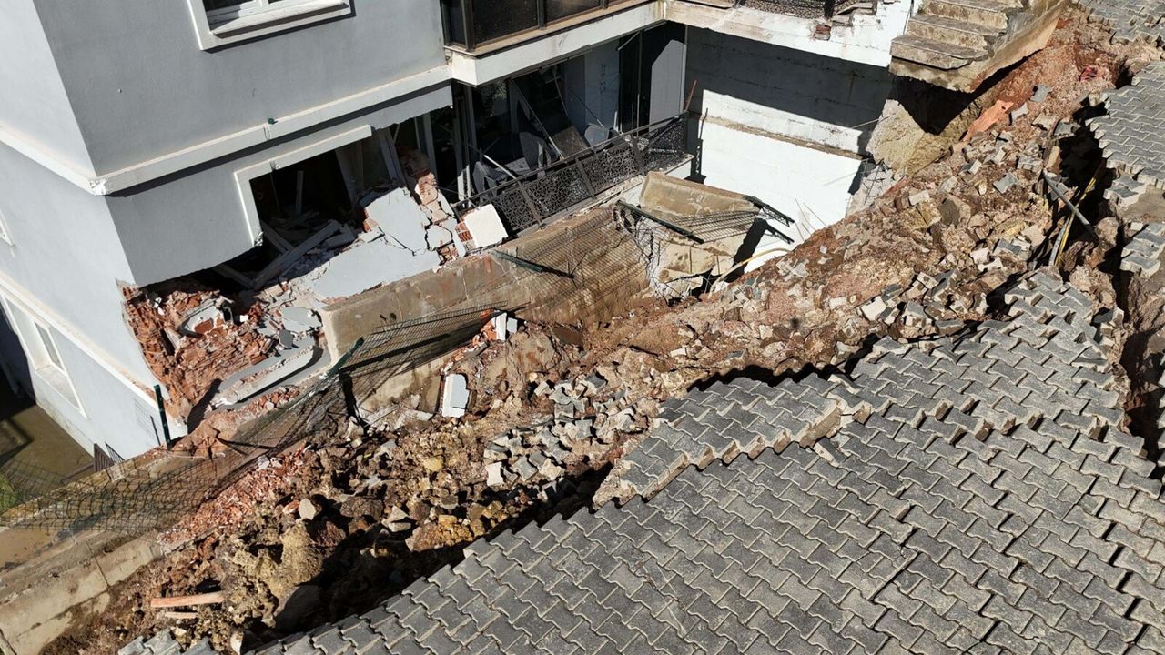 İzmir’de istinat duvarının çöktüğü sokakta çalışmalar sürüyor