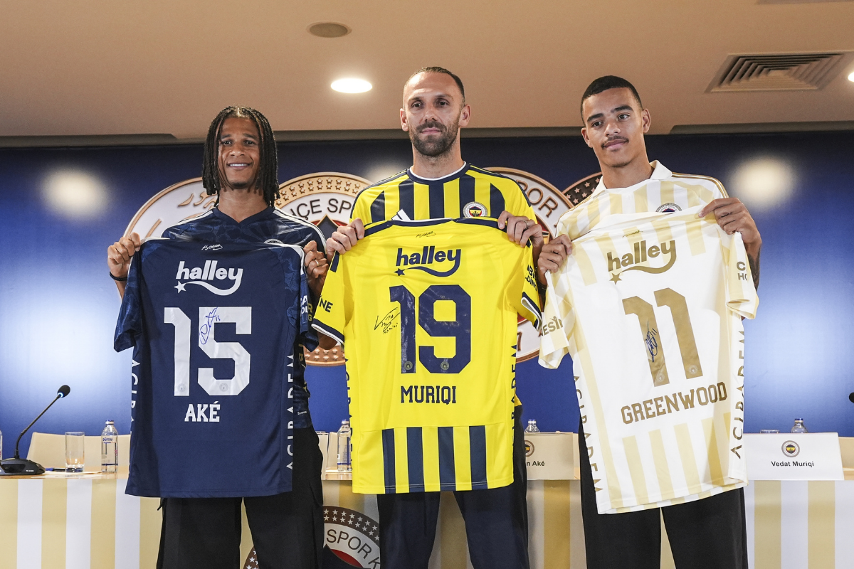 Fenerbahceden yeni transferler greenwood ake ve muric icin imza toreni 3VBwnSwx