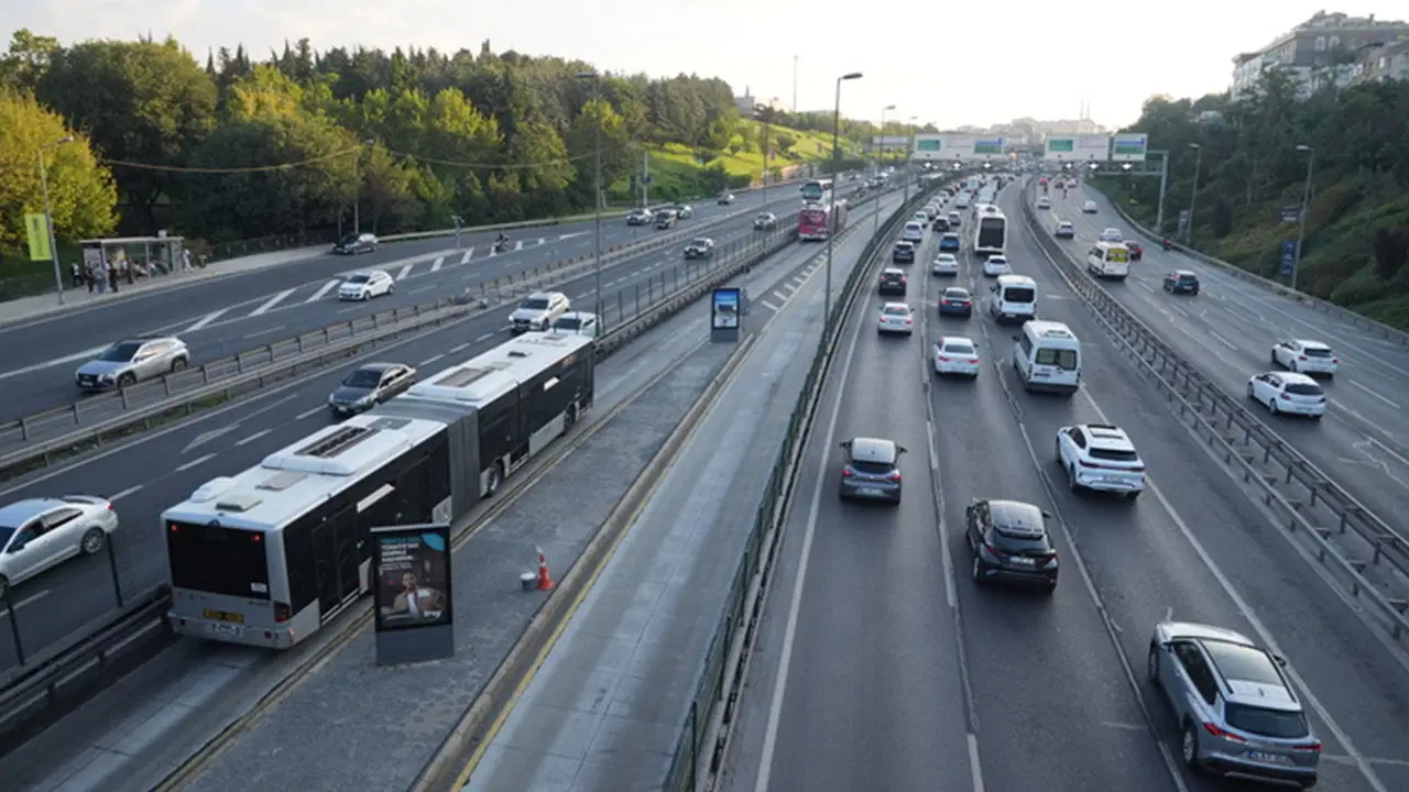 Istanbulda 15 temmuz gunu metrobusun guzergahi degisecek DuWfWBzJ